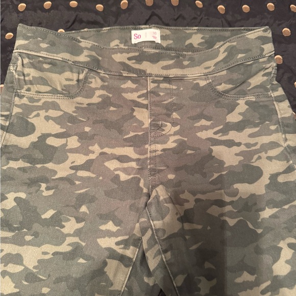 SO Camouflage Jeans in Earthy Tones - Picture 3 of 4